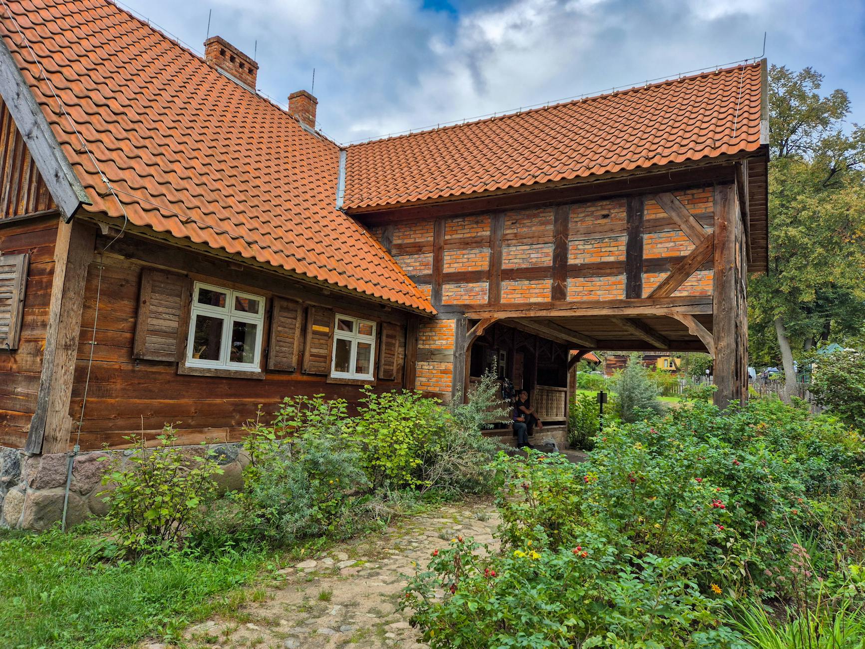 Plakat informacyjny o naborze wniosków o dotacje na deszczówkę w Zielonce, z datą rozpoczęcia 1 lutego.
